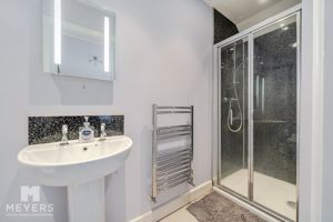 Ensuite- click for photo gallery